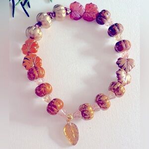 NWOT bracelet Pumpkins & Autumn Leaves bright Czech Glass, charms, stretch Osfm